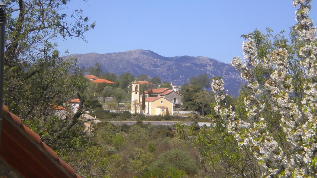 Вилла Stone House In A Quiet Landscape, Leonidion Экстерьер фото