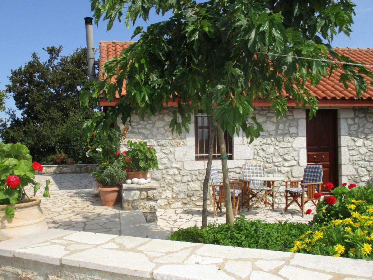 Вилла Stone House In A Quiet Landscape, Leonidion Экстерьер фото